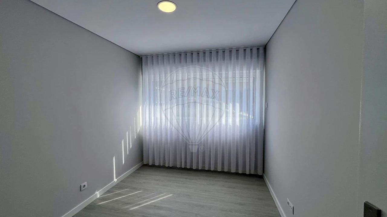 Apartamento T2 para Venda em Mafamude e Vilar do Paraíso Foto 7