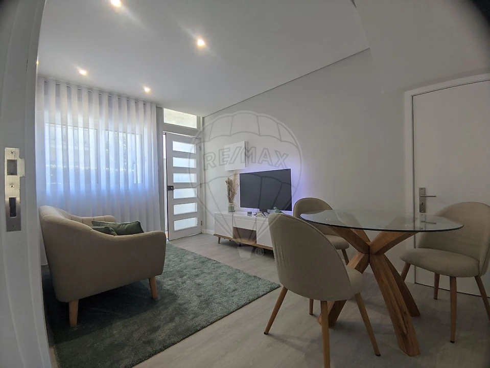 Apartamento T2 para Venda em Mafamude e Vilar do Paraíso Foto 1