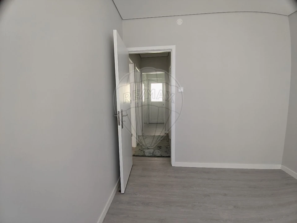 Apartamento T2 para Venda em Mafamude e Vilar do Paraíso Foto 5