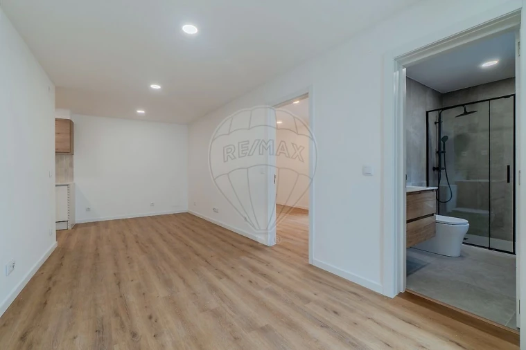 Moradia T2 para Venda em Abrigada e Cabanas de Torres Foto 6