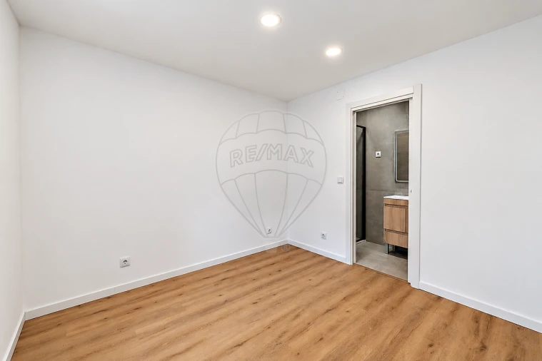 Moradia T2 para Venda em Abrigada e Cabanas de Torres Foto 9