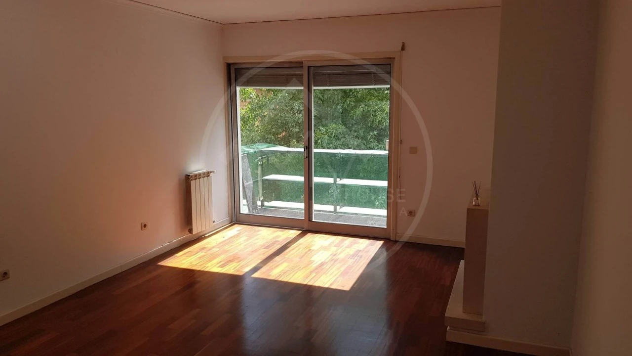 Apartamento T1 para Venda em Oliveira, São Paio e São Sebastião Foto 1