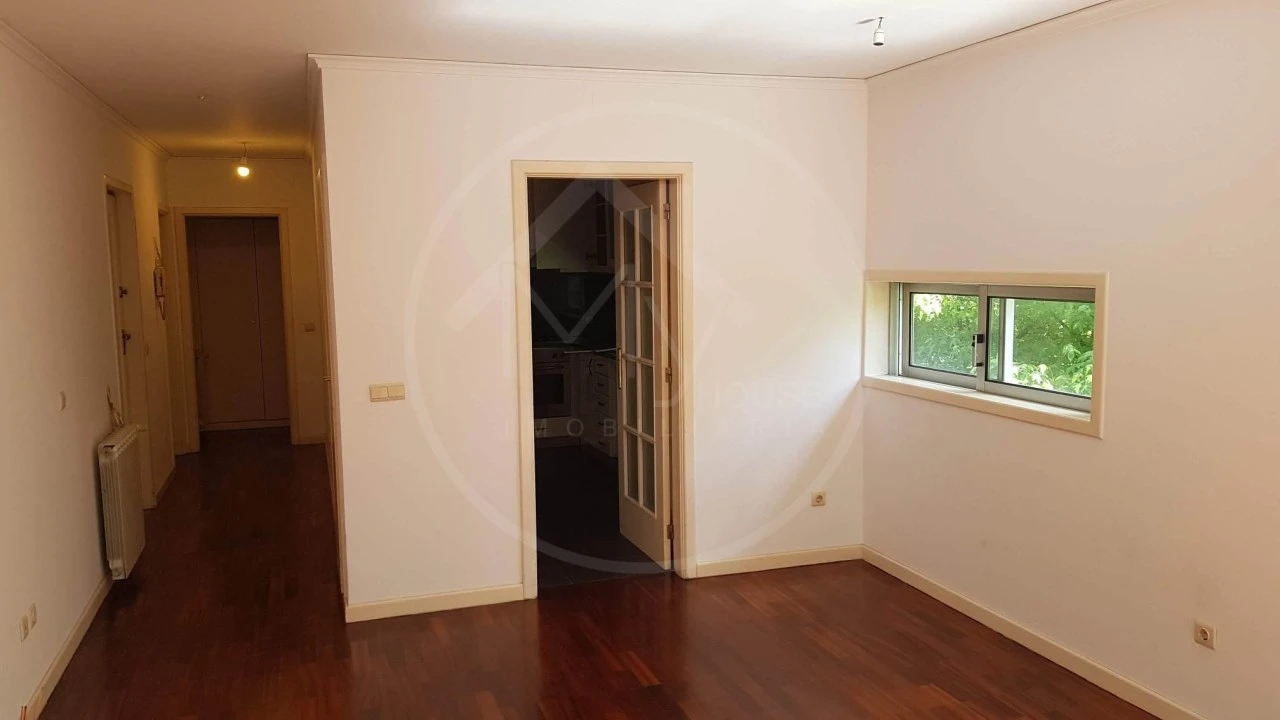 Apartamento T1 para Venda em Oliveira, São Paio e São Sebastião Foto 2