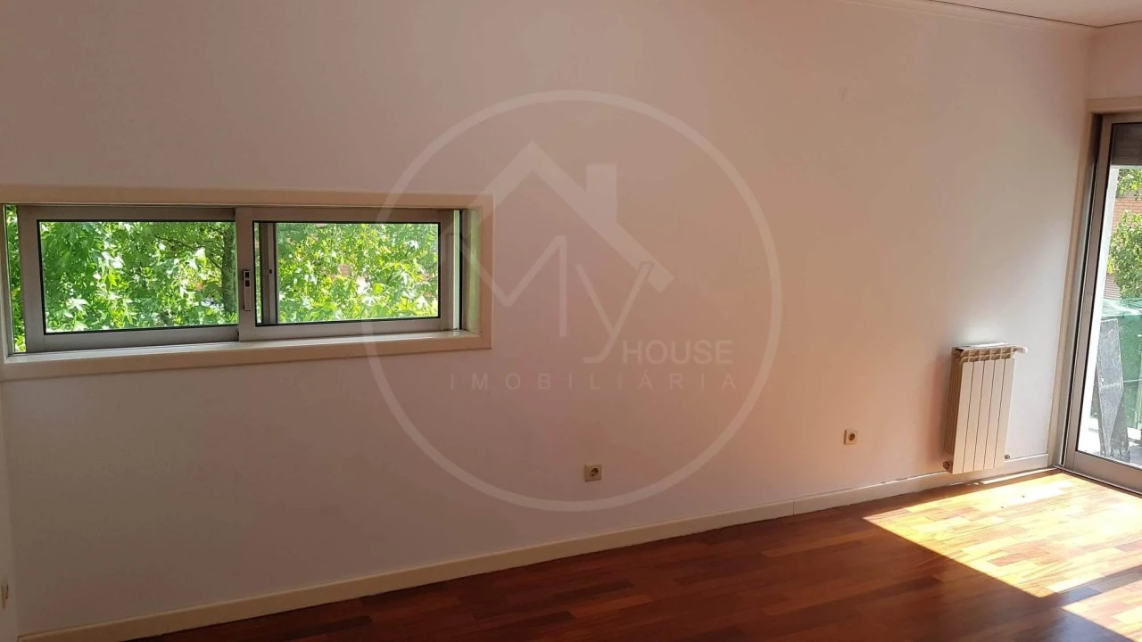 Apartamento T1 para Venda em Oliveira, São Paio e São Sebastião Foto 3
