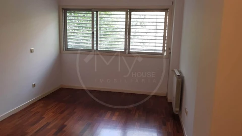 Apartamento T1 para Venda em Oliveira, São Paio e São Sebastião