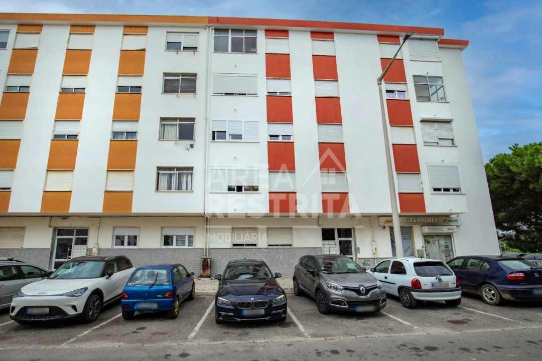 Apartamento T2 para Venda em Amora Foto 1