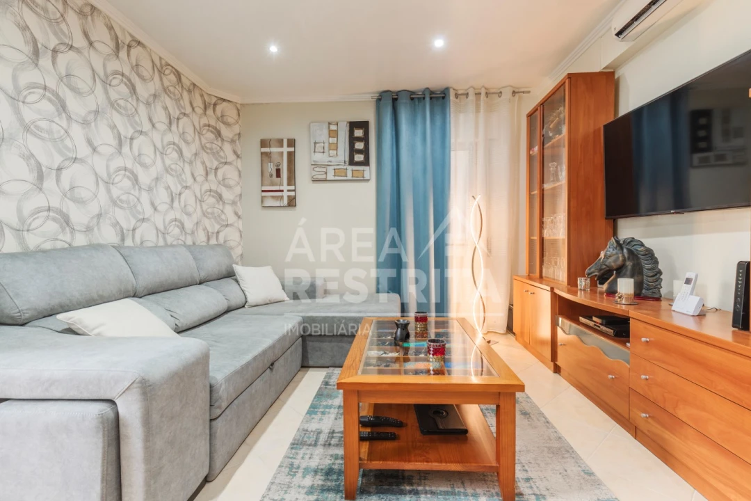Apartamento T2 para Venda em Amora Foto 4