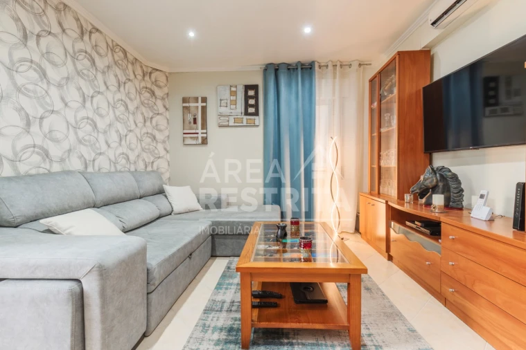 Apartamento T2 para Venda em Amora Foto 4