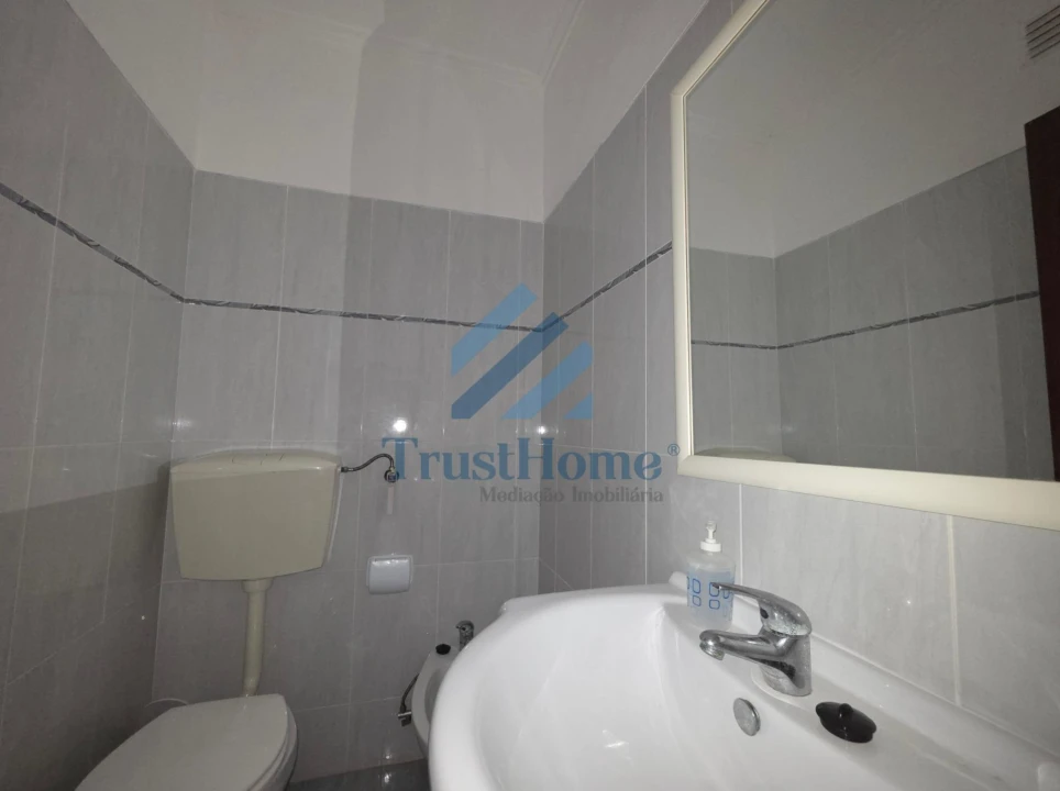 Apartamento T3 para Venda em Agualva e Mira-Sintra Foto 14