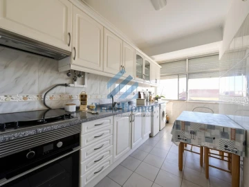 Apartamento T3 para Venda em Agualva e Mira-Sintra