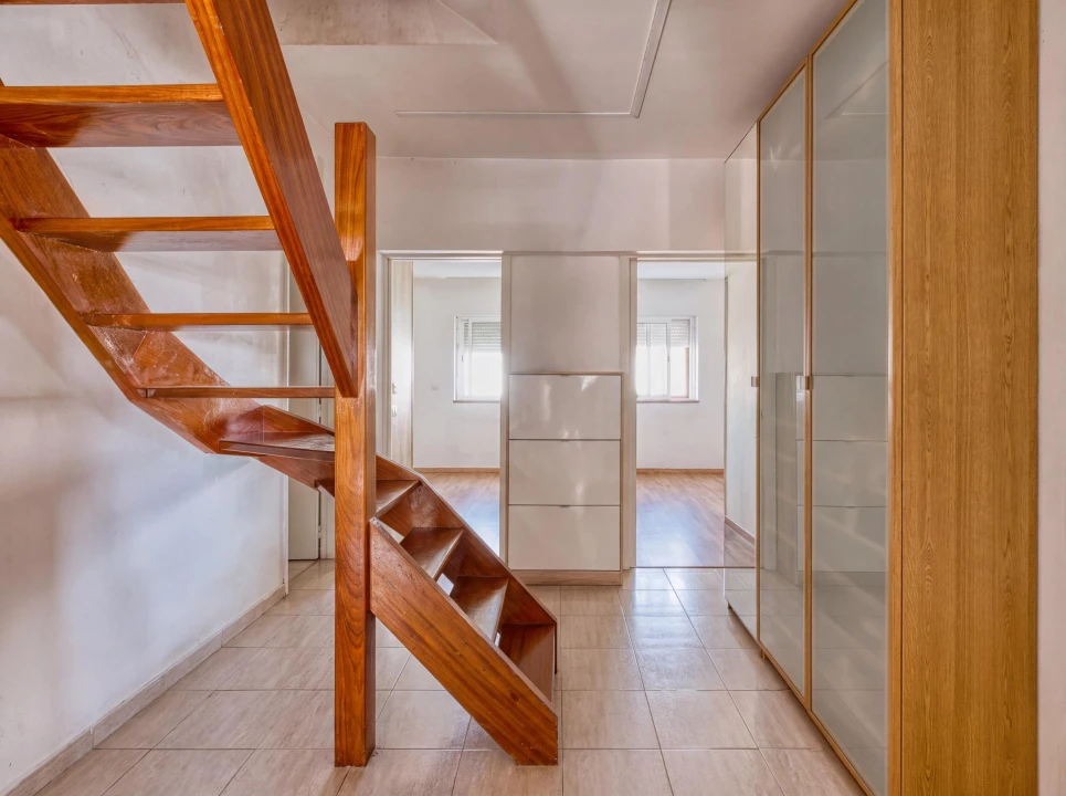 Apartamento T2 para Venda em Rio de Mouro Foto 1