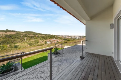 Moradia T4 para Venda em Carnaxide e Queijas