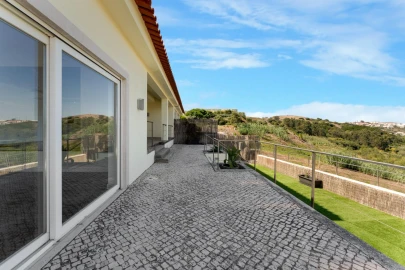 Moradia T4 para Venda em Carnaxide e Queijas
