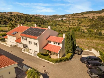 Moradia T4 para Venda em Carnaxide e Queijas