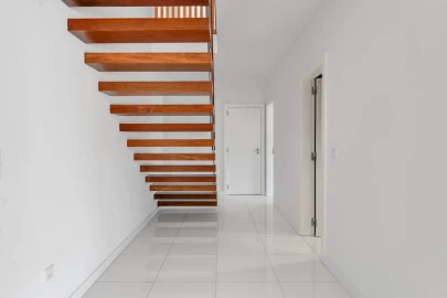 Moradia T4 para Venda em Carnaxide e Queijas