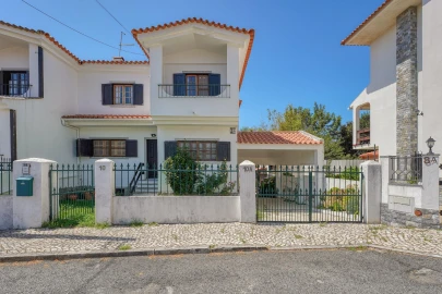 Moradia T4 para Venda em Agualva e Mira-Sintra