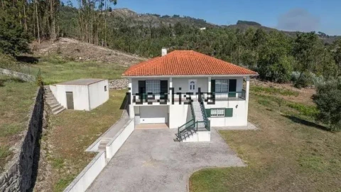 Moradia T3 para Venda em Calvos e Frades