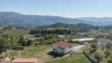 Moradia T3 para Venda em Calvos e Frades