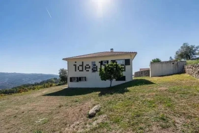 Moradia T3 para Venda em Calvos e Frades