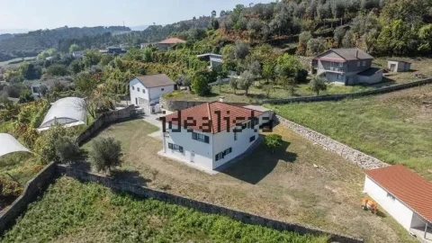 Moradia T3 para Venda em Calvos e Frades