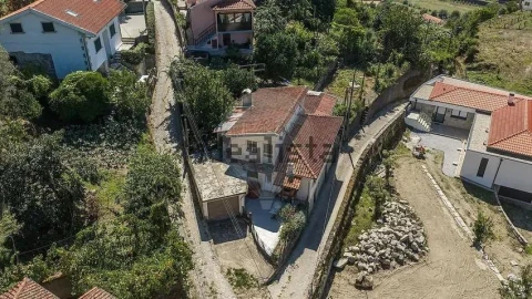 Moradia T3 para Venda em Sobradelo da Goma