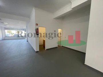Loja para Arrendamento em Laranjeiro e Feijó