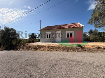 Moradia T2 para Venda em São João da Ribeira e Ribeira de São João