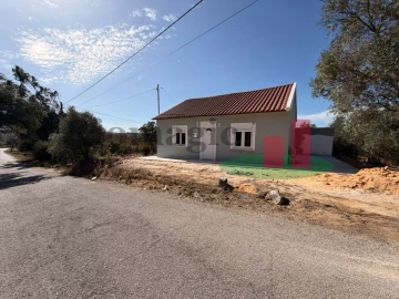 Moradia T2 para Venda em São João da Ribeira e Ribeira de São João