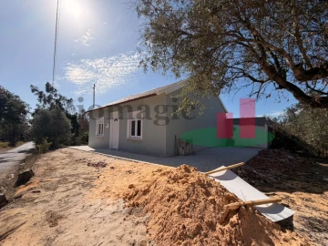 Moradia T2 para Venda em São João da Ribeira e Ribeira de São João