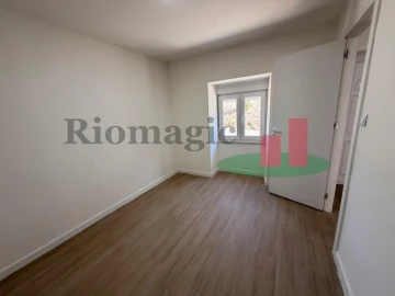 Moradia T2 para Venda em São João da Ribeira e Ribeira de São João