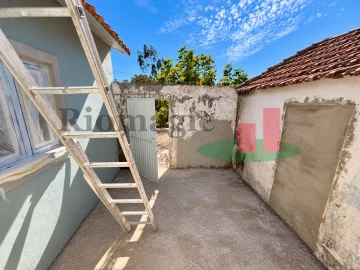 Moradia T2 para Venda em São João da Ribeira e Ribeira de São João