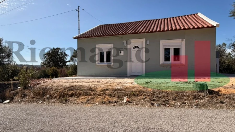 Moradia T2 para Venda em São João da Ribeira e Ribeira de São João