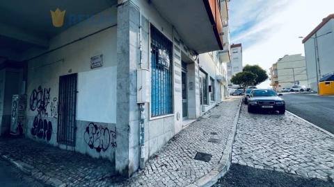 Armazém para Arrendamento em Santa Iria de Azoia, São João da Talha e Bobadela