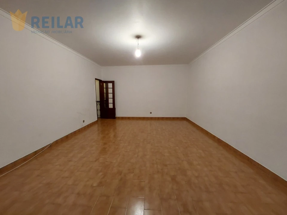 Apartamento T2 para Arrendamento em Santa Iria de Azoia, São João da Talha e Bobadela Foto 4