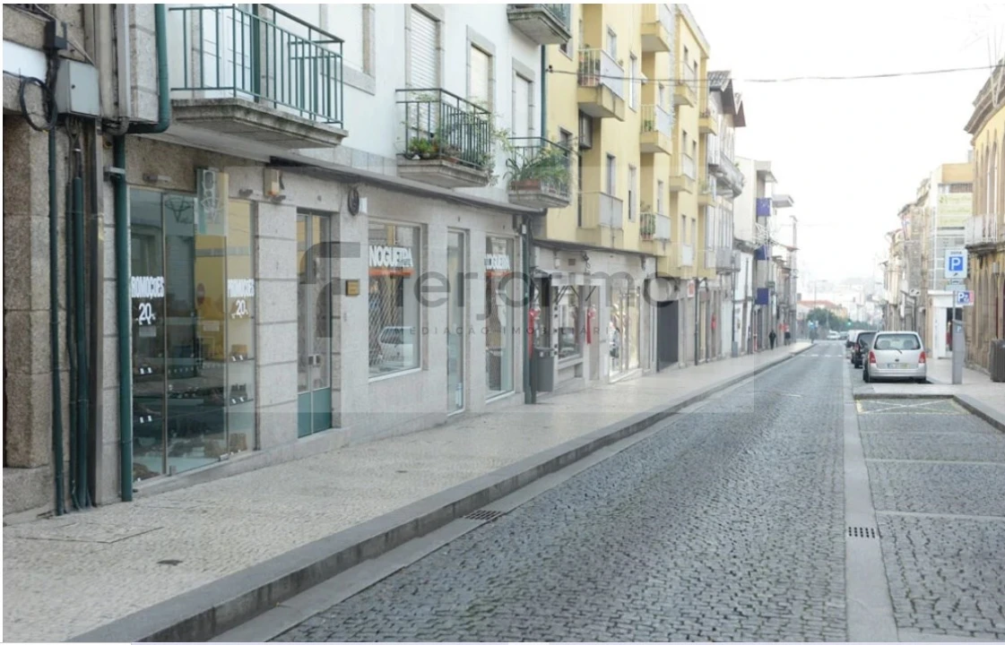Loja para Arrendamento em Oliveira, São Paio e São Sebastião Foto 1