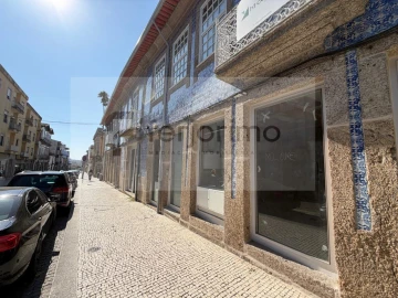 Loja para Arrendamento em Oliveira, São Paio e São Sebastião
