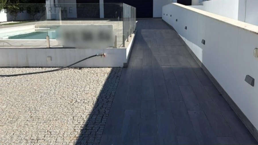 Moradia T4 para Venda em Quarteira