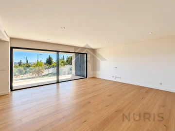 Apartamento T2 para Venda em Estômbar e Parchal