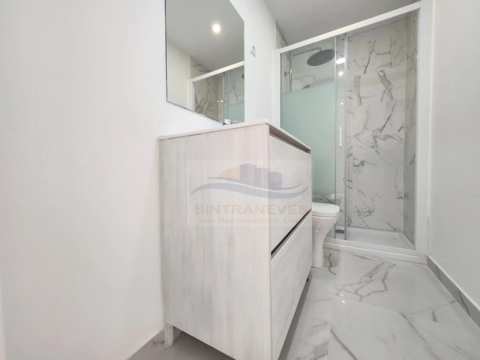 Apartamento T2 para Venda em Falagueira-Venda Nova Foto 5