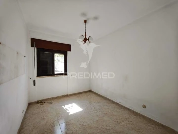 Moradia T3 para Venda em Santo Estêvão