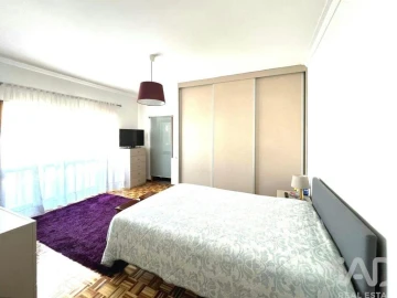 Apartamento T5 para Venda em Mafamude e Vilar do Paraíso
