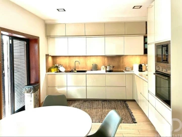 Apartamento T5 para Venda em Mafamude e Vilar do Paraíso