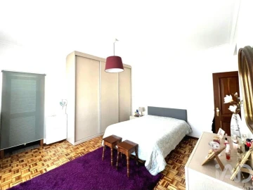 Apartamento T5 para Venda em Mafamude e Vilar do Paraíso