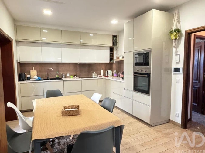Apartamento T5 para Venda em Mafamude e Vilar do Paraíso Foto 9