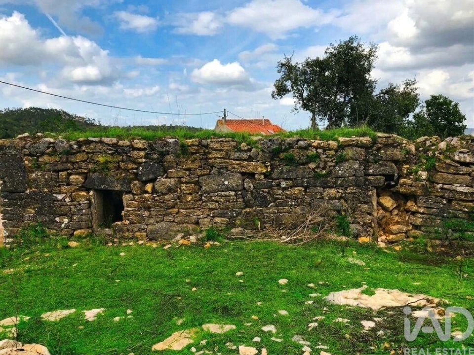 Terreno para Venda em Chãos Foto 1