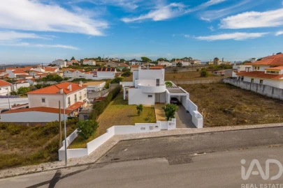 Moradia T3 para Venda em Santa Maria, São Pedro e Sobral da Lagoa