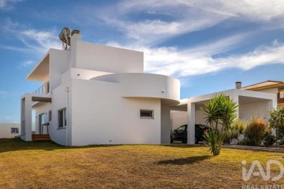 Moradia T3 para Venda em Santa Maria, São Pedro e Sobral da Lagoa