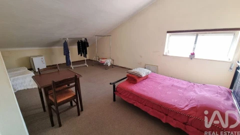 Prédio para Venda em Rapa e Cadafaz