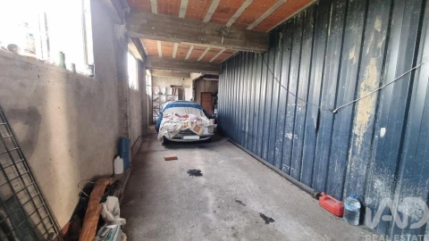 Prédio para Venda em Rapa e Cadafaz