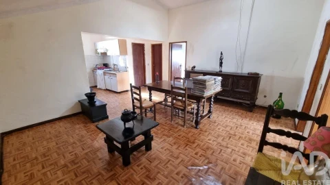 Prédio para Venda em Rapa e Cadafaz